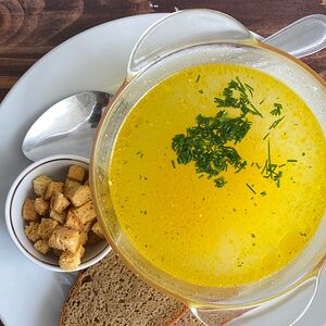 Бульон куриный с яйцом