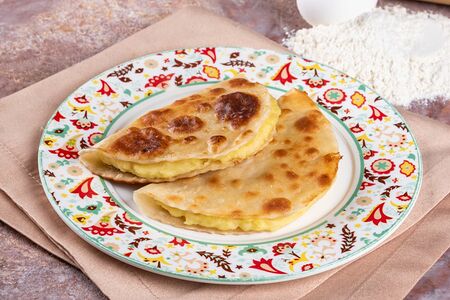 Кыстыбый с пшеничной лепешкой и картофельным пюре