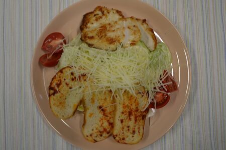 Салат Цезарь с курицей