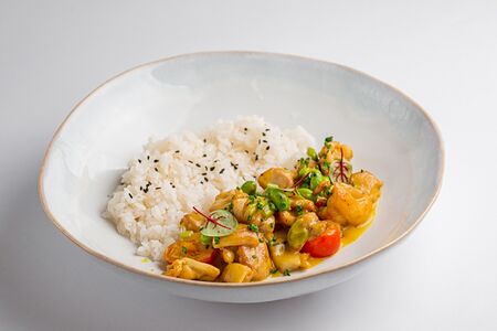 Курица в лимонном карри с рисом