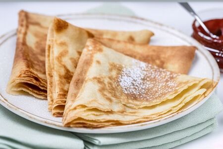 Три нежных блинчика со сливочным маслицем