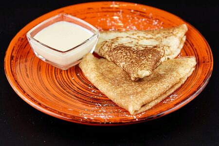 Блинчики со сметаной