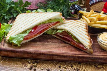 Сэндвич пшеничный с ветчиной