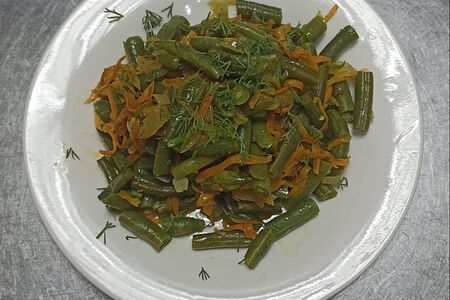 Фасоль, тушенная с овощами