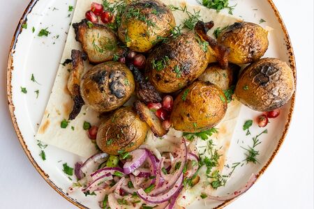 Картофель жареный по-домашнему с луком и грибами