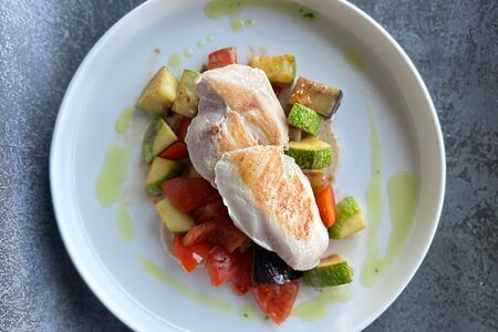 Куриное филе с рататуем и соусом бешамель