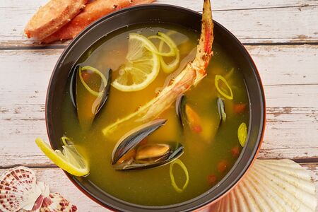 Похлебка крабовая с мидиями