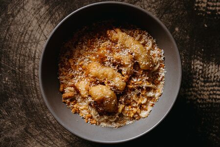 Mac & Cheese с креветками темпура