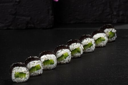 Хосомаки с огурцом