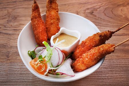 Креветки темпура с соусом манго-чили
