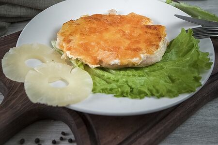 Курица с ананасами