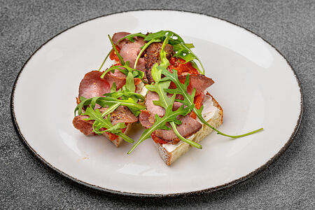 Брускетта вителло паприка