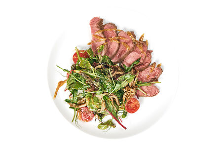 Микс-салат с ростбифом и вешенками