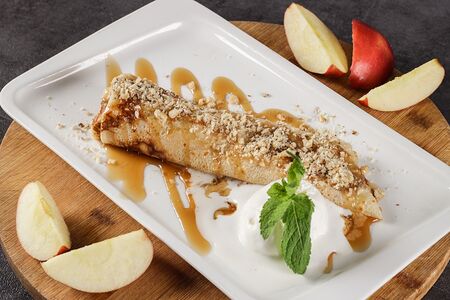 Блин с яблоком и корицей