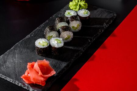 Маки с авокадо