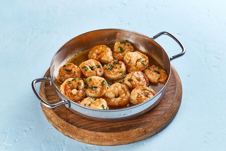 Жареные креветки с чесноком по-грузински