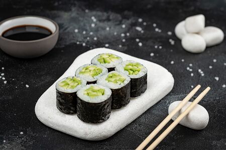 Маки с авокадо