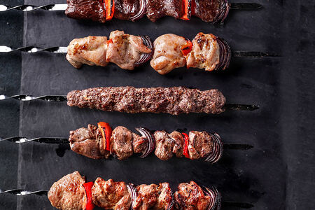 Шашлык куриный с печеными овощами