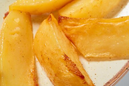 Запеченные картофельные дольки