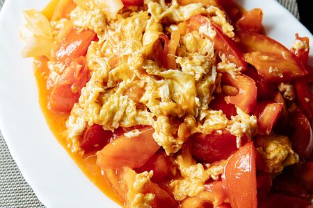 Помидоры с яйцом