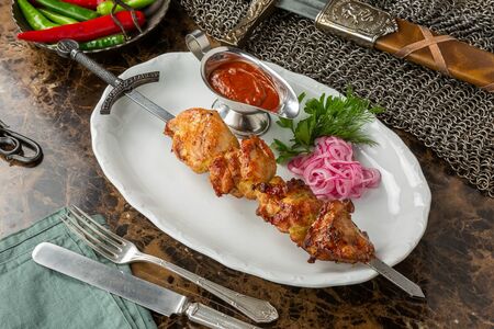 Шашлык из куриного бедра в соусе карри