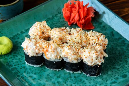 Запечённый с креветкой и авокадо