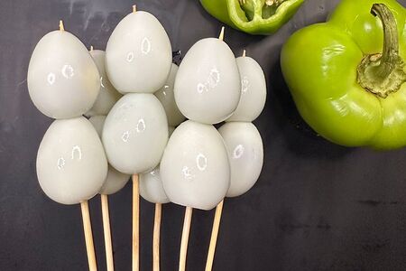 Мини-шашлычки из перепелиных яиц