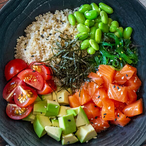 Боул с лососем и киноа