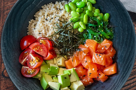 Боул с лососем и киноа