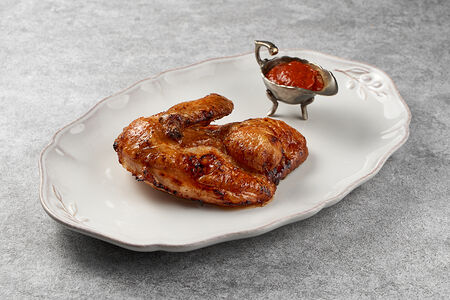 Половина цыплёнка гриль с томатной сальсой