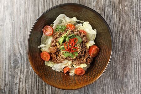 Теплый салат с говядиной