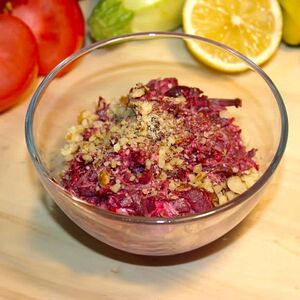 Свекла с чесноком и грецкими орехами