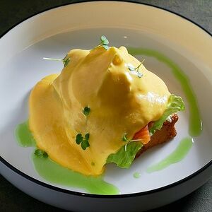 Бенедикт с домашней грудинкой