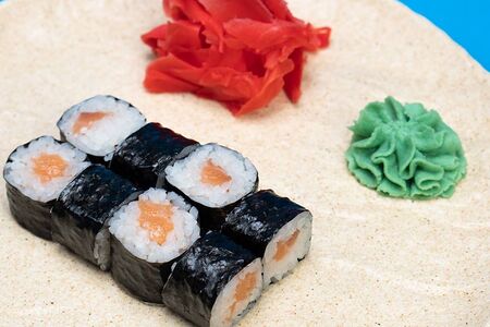 Ролл с семгой