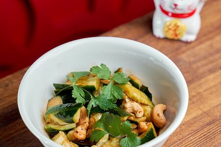 Ланч Битые огурцы с кешью