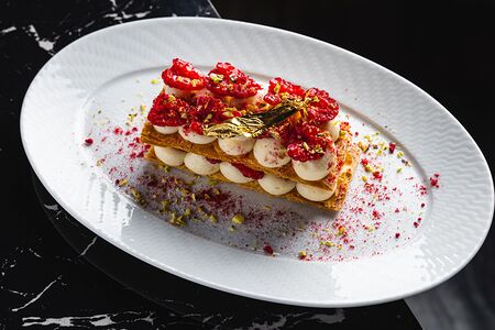 Мильфей с малиной и заварным кремом