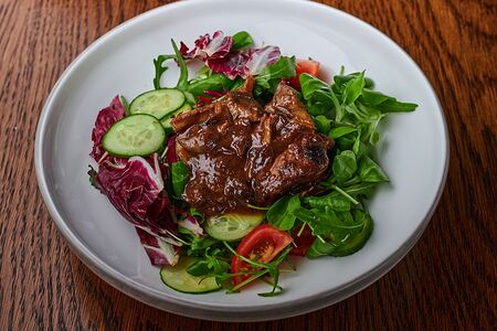 Теплый салат с куриной печенью