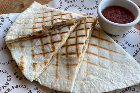 Кесадилья с цыплёнком и сыром