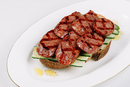 Горячий бутерброд с краковской колбасой