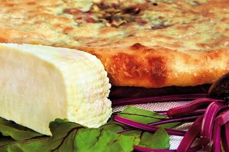 Осетинский пирог с листьями свеклы, зеленью и осетинским сыром