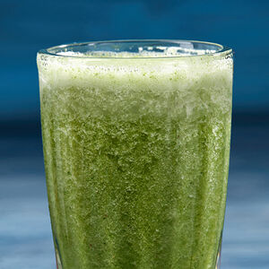 Смузи на яблочном соке со шпинатом