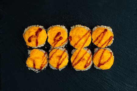 Запеченный ролл с мидиями