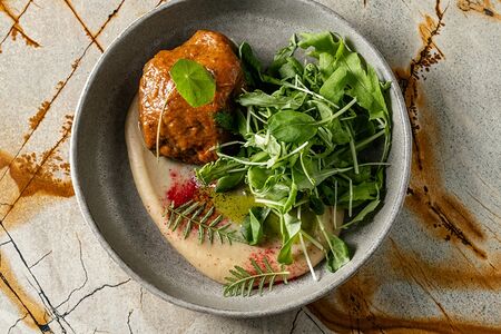 Щеки с пармантье из печеного корня сельдерея