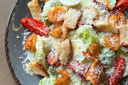 Салат Цезарь с креветкой