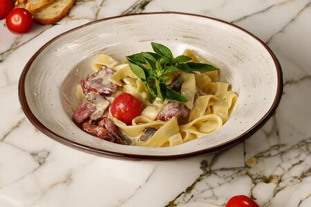 Паста с копченой куриной грудкой