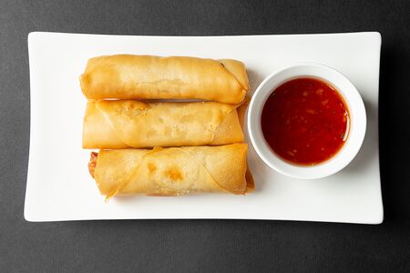 Жареные спринг-роллы с курицей и креветками