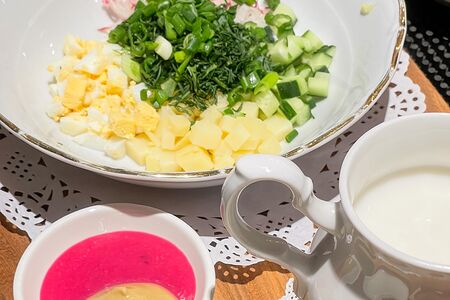 Окрошка с колбасой и курочкой