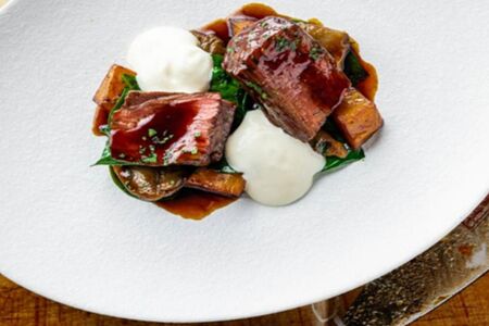 Филе миньон с муссом бри