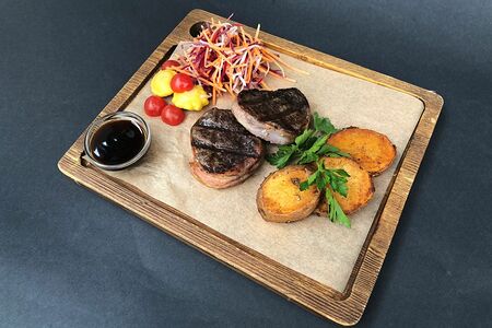 Медальоны из говядины