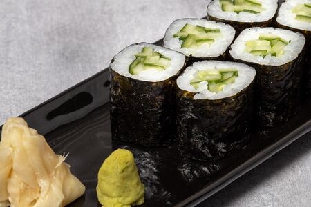 Маки с огурцом